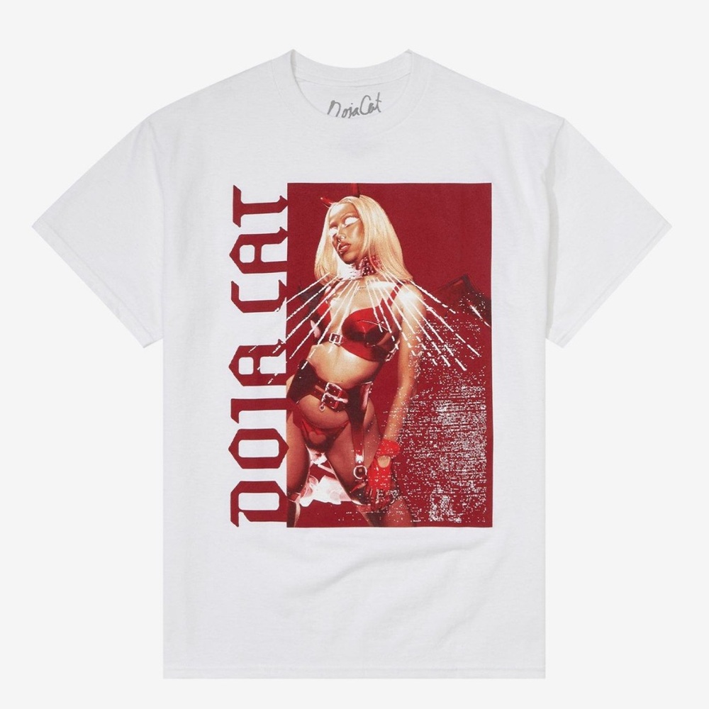 NWT Doja Cat 🐱 T-Shirt size small 🆕  Devil 😈 Hot Topic